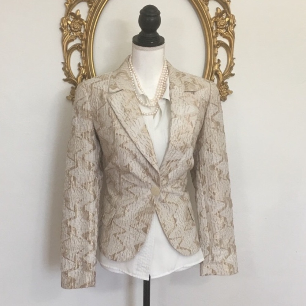 🛑Harvé Benard Ivory/ Gold Blazer Size 8